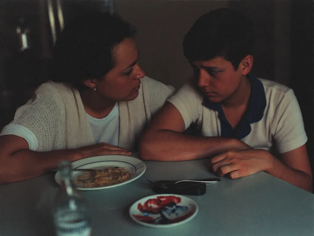 depressione negli adolescenti: una madre vicina al figlio