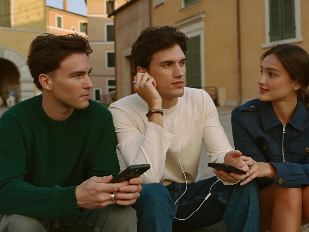 Community ADHD: amici che ascoltano insieme un episodio del podcast